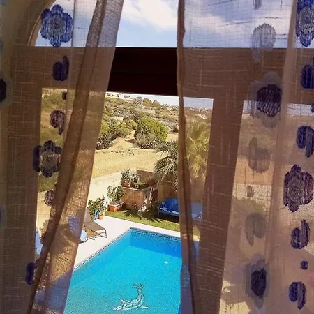 Carmen's Holiday * Kerċem