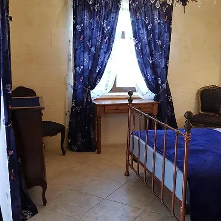 Carmen's Holiday فندق مبيت وإفطار *