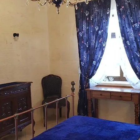 Carmen's Holiday فندق مبيت وإفطار *