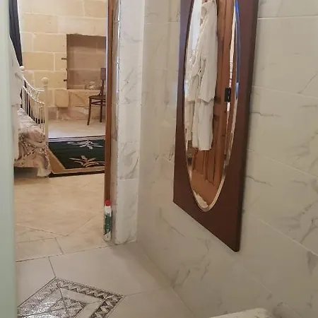 Carmen's Holiday فندق مبيت وإفطار Kerċem