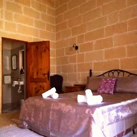 فندق مبيت وإفطار Carmen's Holiday Kerċem