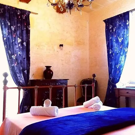 Carmen's Holiday فندق مبيت وإفطار Kerċem
