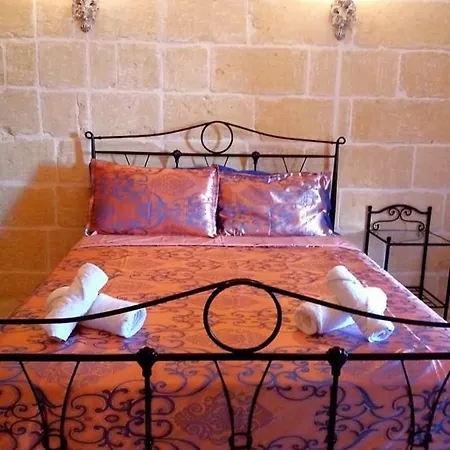 Carmen's Holiday فندق مبيت وإفطار *