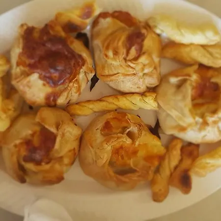 住宿加早餐酒店 Carmen's Holiday Kerċem
