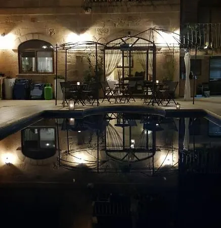 Carmen's Holiday 住宿加早餐酒店 Kerċem